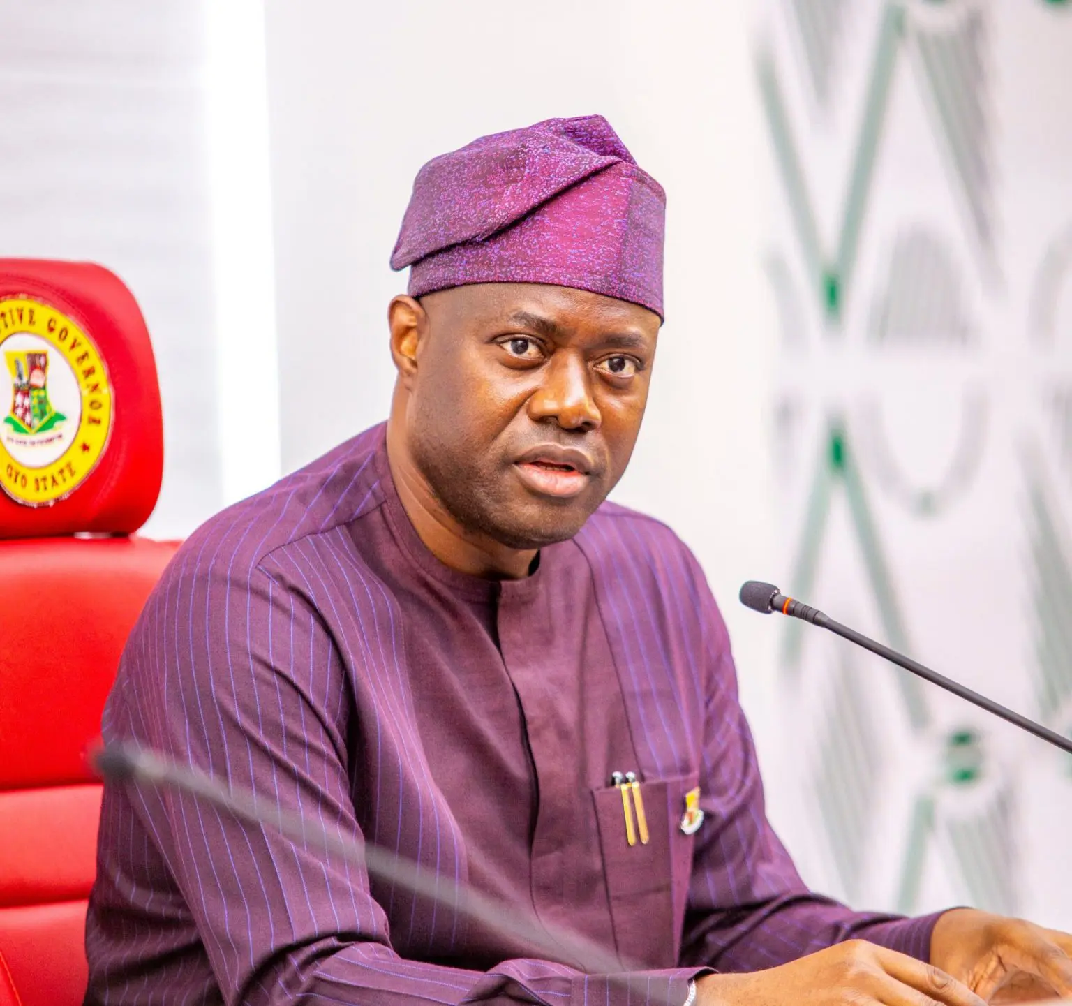 Makinde presents staff instrument of office to Alaawe